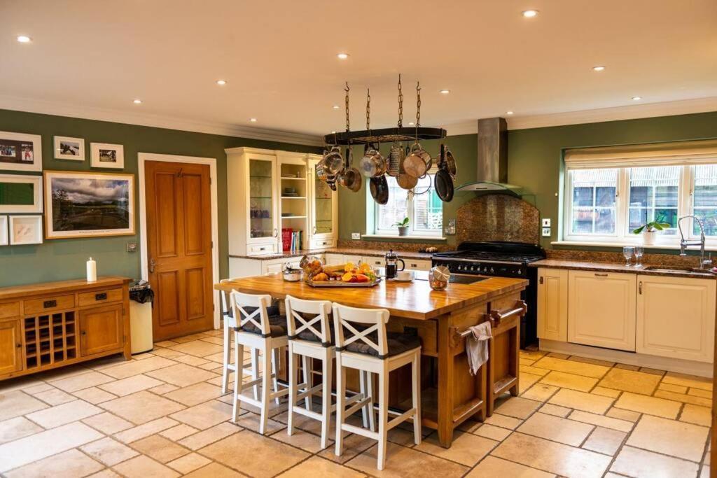 Langford Farmhouse - New Forest National Park Luxury 4Bd, Hot Tub, Cinema, 10 Acres Bartley Dış mekan fotoğraf