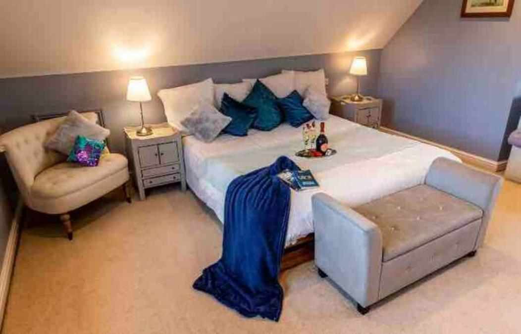 Langford Farmhouse - New Forest National Park Luxury 4Bd, Hot Tub, Cinema, 10 Acres Bartley Dış mekan fotoğraf