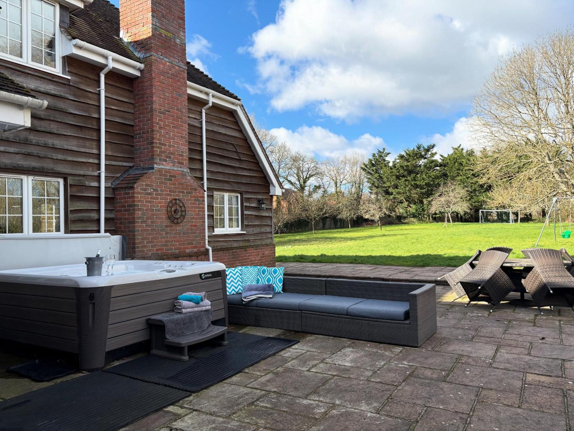 Langford Farmhouse - New Forest National Park Luxury 4Bd, Hot Tub, Cinema, 10 Acres Bartley Dış mekan fotoğraf