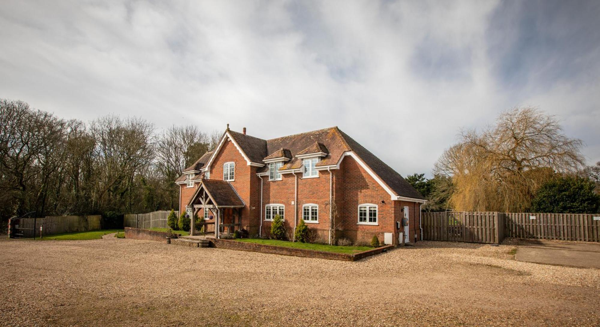 Langford Farmhouse - New Forest National Park Luxury 4Bd, Hot Tub, Cinema, 10 Acres Bartley Dış mekan fotoğraf